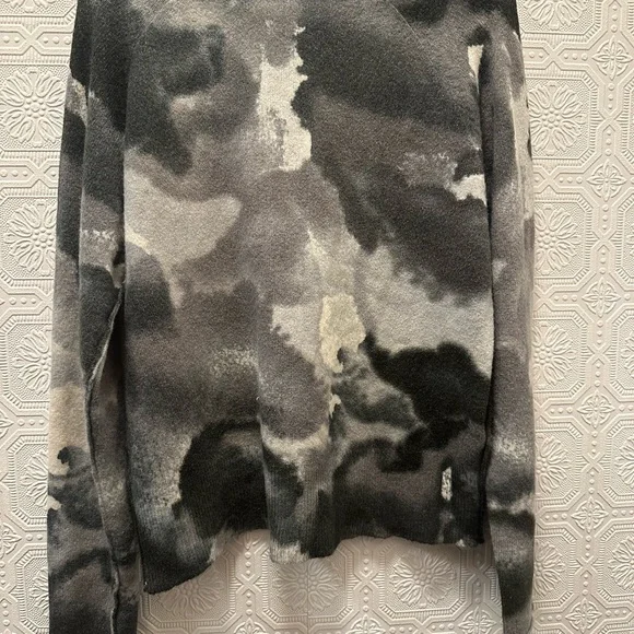 Abstract Patterned Sweater - Picture 2 of 2